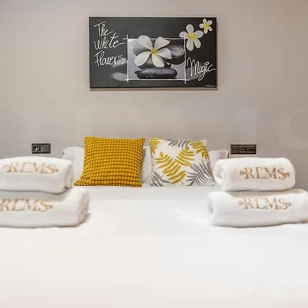 Serene With Balcony And View By Rems Appartement Fuengirola