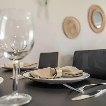 דירה Serene With Balcony And View By Rems *