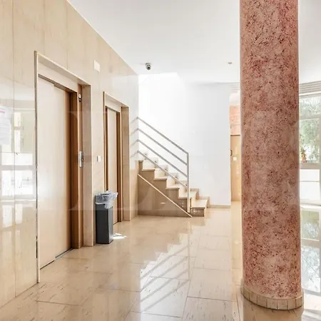 דירה Serene With Balcony And View By Rems *