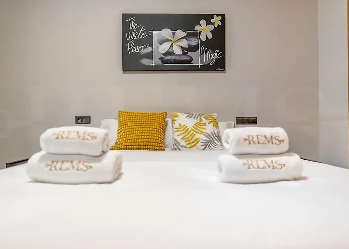 Serene With Balcony And View By Rems Apartment Fuengirola