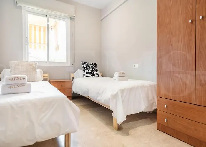 Serene With Balcony And View By Rems